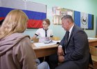 Игорь Кобзев с супругой на голосовании. Фото пресс-службы правительства региона