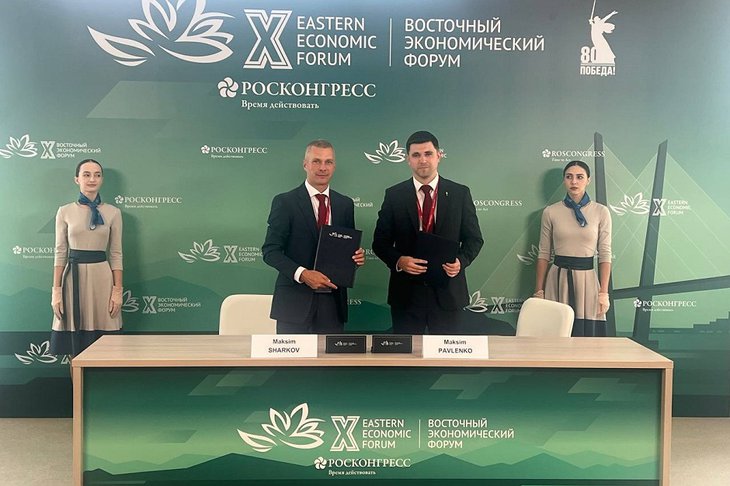 Максим Шарков, директор восточного региона ПАО «ВымпелКом», и Максим Павленко, директор Эн+ Телеком. Фото ПАО «ВымпелКом»