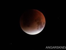 Луна над Ангарском. Фото телеграм-канала «AngarskNews - Новости Ангарска»