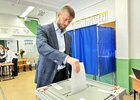 Евгений Стекачев проголосовал на выборах губернатора. Фото пресс-службы думы Иркутска