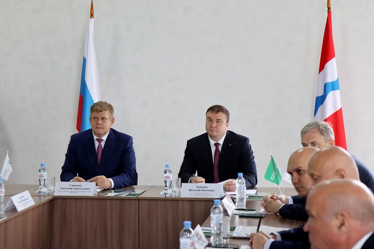 Анатолий Серышев и Виталий Хоценко провели рабочую встречу. Фото пресс-службы правительства Иркутской области