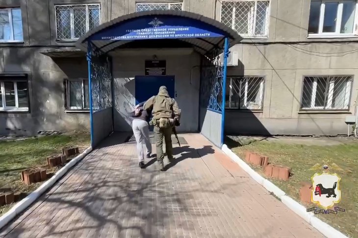 Задержание фигуранта. Скриншот видео пресс-службы ГУ МВД России по Иркутской области