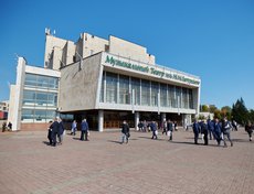 19 сентября 2025 года в Иркутском музыкальном театре им. Н.М. Загурского прошла церемония вступления Игоря Кобзева на пост губернатора Иркутской области.