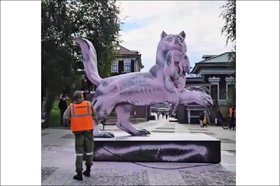 Мойка памятников. Скриншот видео пресс-службы администрации Иркутска
