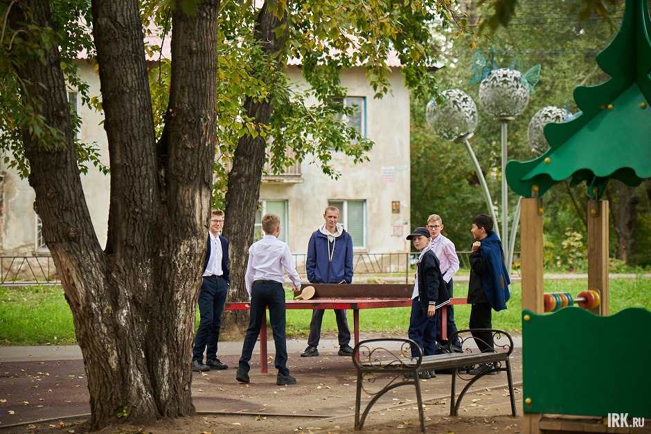 Установлены столы для тенниса