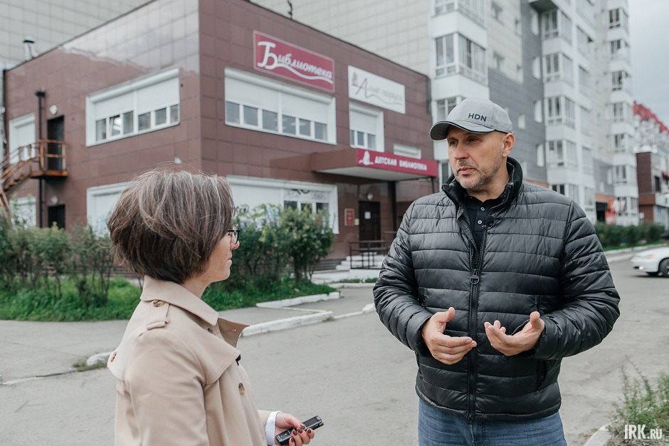 Следующая остановка нашей экскурсии — библиотека «Алые паруса» на Баумана, 199