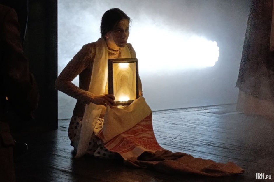 На первом плане в постановке темы веры и надежды. Фото Ольги Фонарёвой, IRK.ru