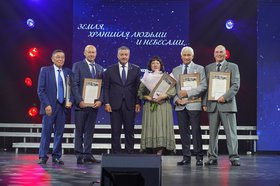 Награждение. Фото пресс-службы правительства Иркутской области