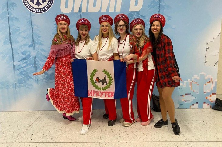 Иркутянки устроили перфоманс на концерте Надежды Кадышевой. Фото sib.fm