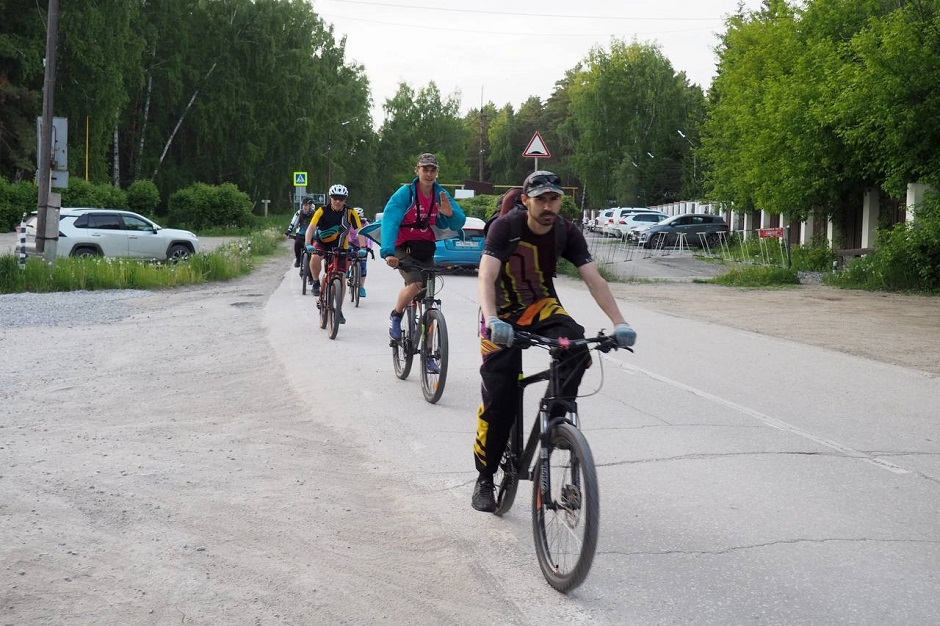 Даниил с другими велосипедистами