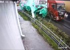 Момент ДТП с большегрузом. Скриншот видео Госавтоинспекции региона