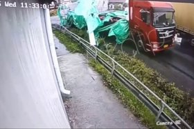 Момент ДТП с большегрузом. Скриншот видео Госавтоинспекции региона