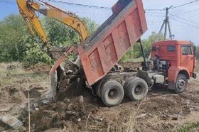 Выгрузка мусора. Фото пресс-службы прокуратуры Иркутской области Выгрузка мусора. Фото пресс-службы прокуратуры Иркутской области