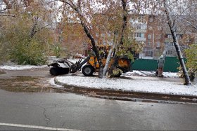 Уборка снега. Фото пресс-службы администрации Иркутска