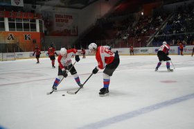 Хоккеисты. Фото пресс-службы правительства региона Хоккеисты. Фото пресс-службы правительства региона