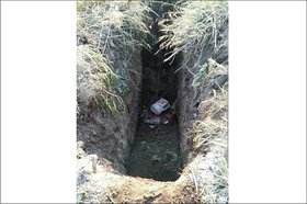 Яма, в которую упал мужчина. Фото пресс-службы ГУ МВД России по Иркутской области