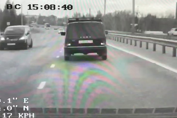 Угон автомобиля. Скриншот видео пресс-службы ГУ МВД по Иркутской области