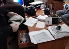Обыск. Скриншот из видео пресс-службы СУ СКР по Иркутской обалсти