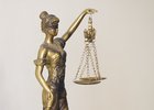 Статуэтка Фемиды. Фото из архива IRK.ru