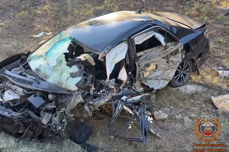 Разбитое авто. Скриншот из видео пресс-службы Госавтоминспекции Черемховского района