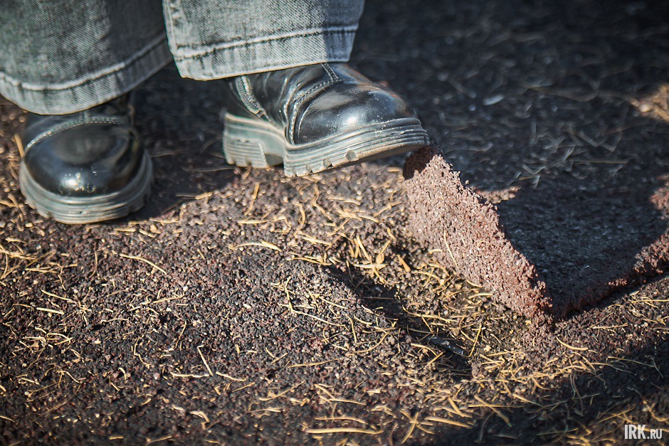 Резиновое покрытие на баскетбольной площадке