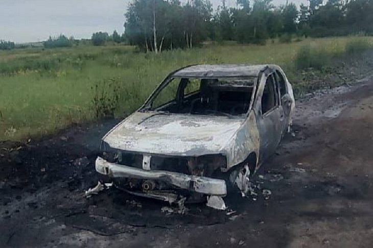 Сгоревший автомобиль. Фото пресс-службы ГУ МВД России по Иркутской области