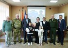 Вручение награды. Фото пресс-службы правительства Иркутской области