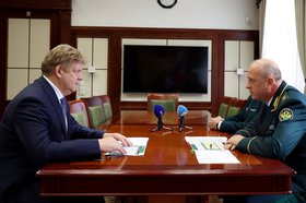 Анатолий Серышев провел встречу с руководителями таможни. Фото пресс-службы правительства Иркутской области