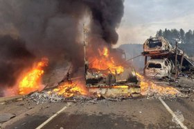 Пожар на месте аварии. Фото пресс-службы ГУ МЧС России по Иркутской области