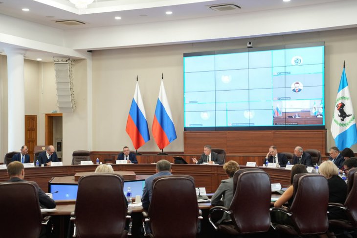 Заседание. Фото пресс-службы правителства Иркутской области