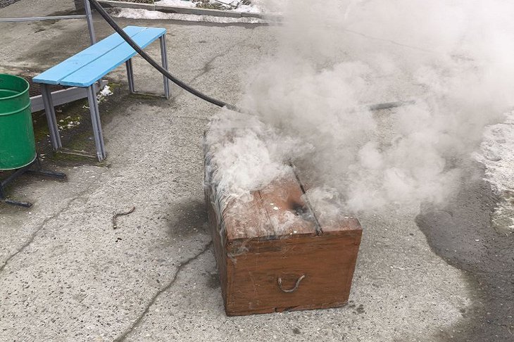 Горевший сундук. Фото пресс-службы ГУ МЧС России по Иркутской области