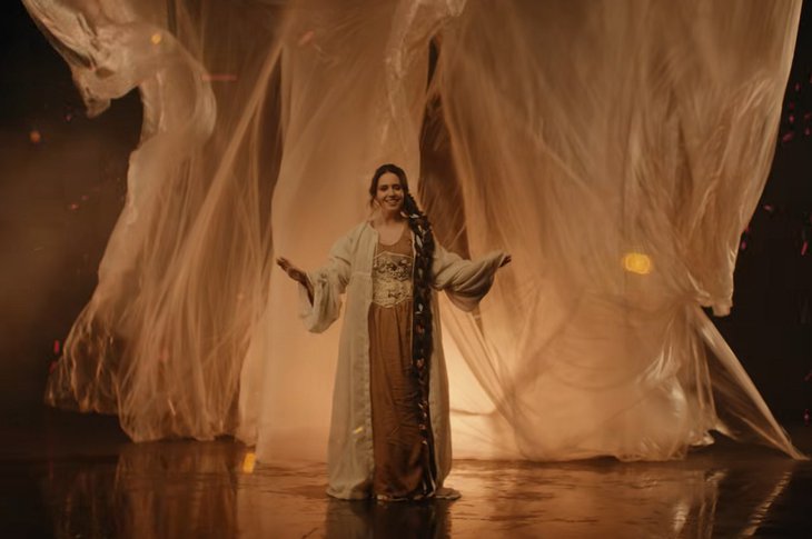 Кадр из клипа на песню «Не сломали»