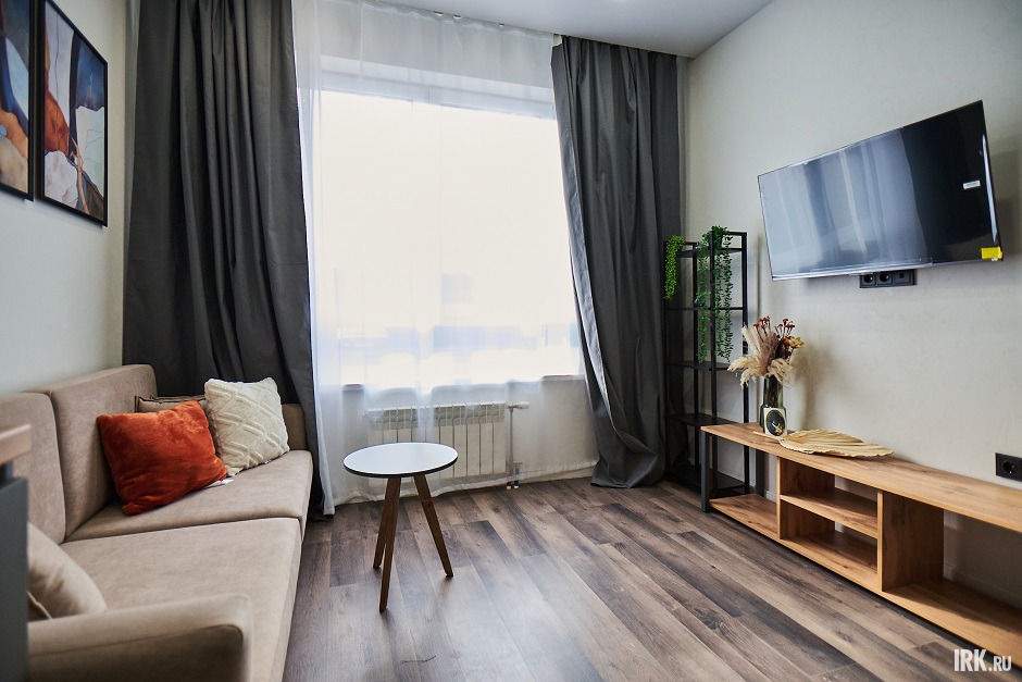 Двухкомнатная квартира с ремонтом в темных тонах