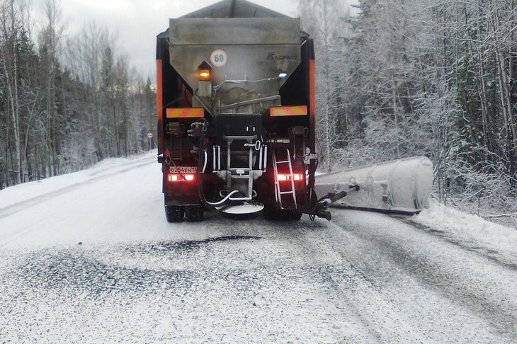 Очищение дороги от снега. Фото Дорожной службы Иркутской области из телеграм-канала губернатора региона Игоря Кобзева