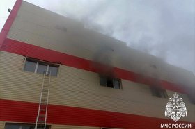 Горящее здание. Фото пресс-службы ГУ МЧС России по Иркутской области