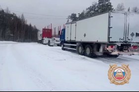 Фуры на трассе. Скриншот видео Госавтоинспекции Иркутской области