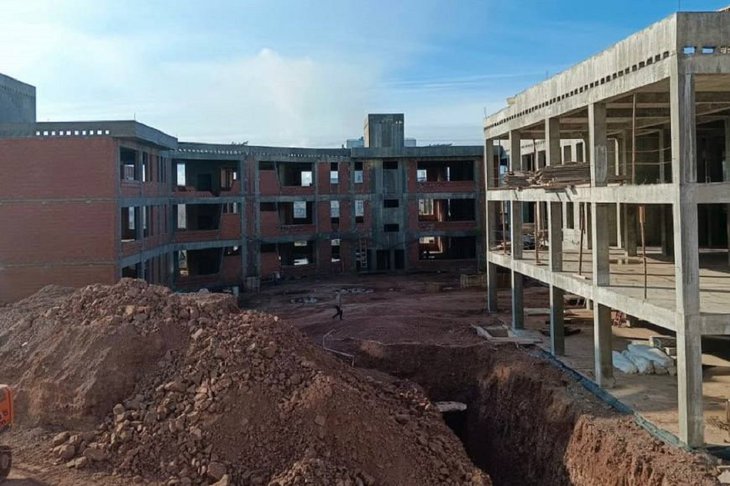 Стройплощадка школы. Фото пресс-службы правительства Иркутской области