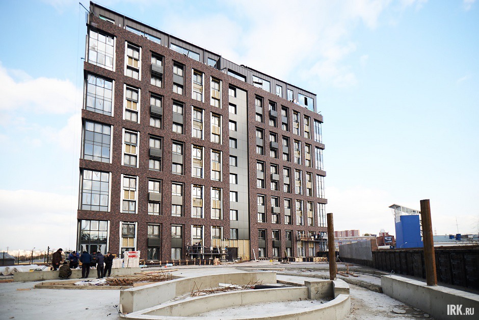 Две блок-секции символизирует перо и чернильницу