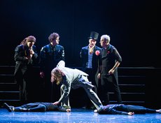 Роли Монтекки и Капулетти диктуют свои жестокие правила.