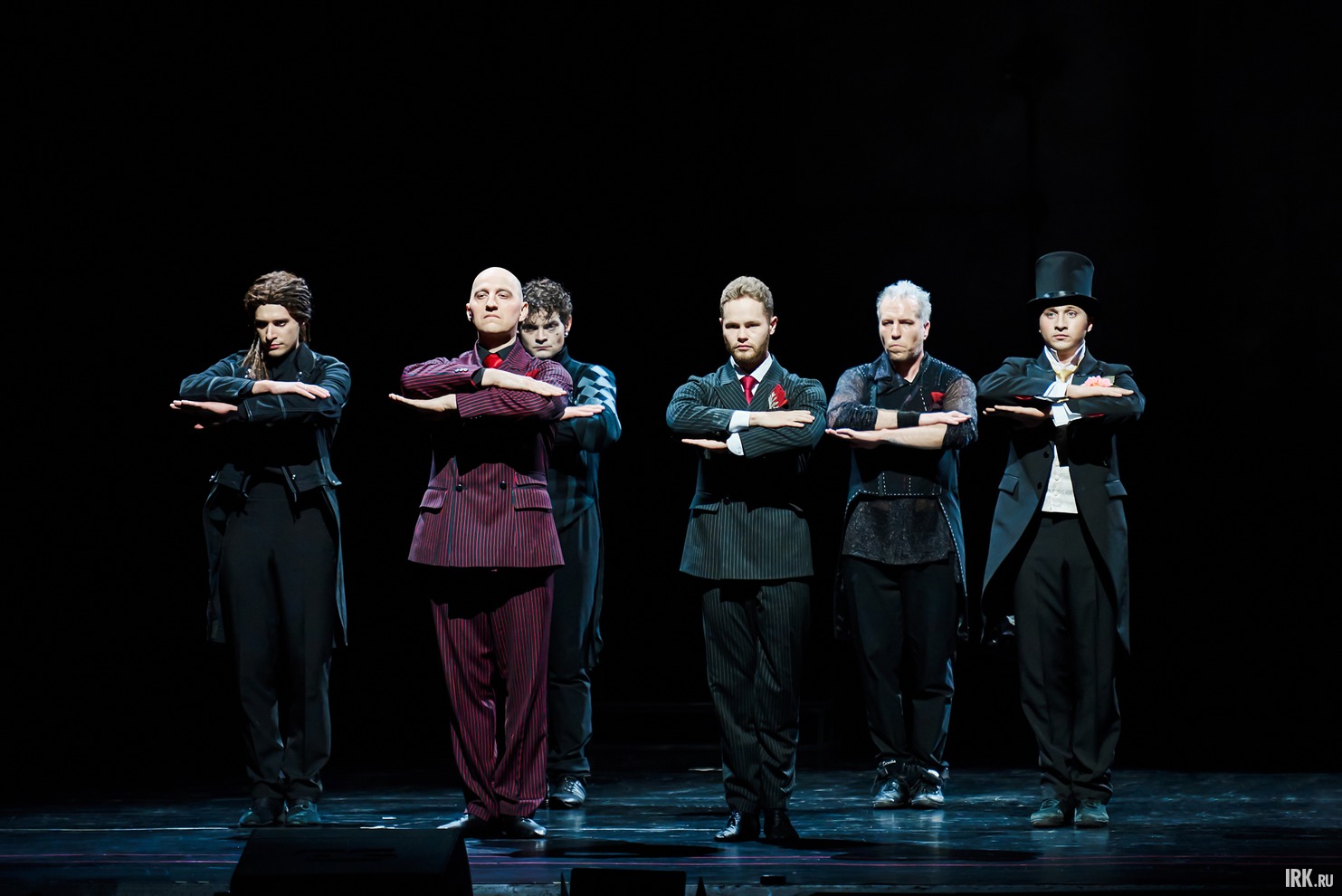 Игра оборачивается реальностью, а шутка – трагедией, и теперь артистам предстоит довести спектакль до конца.