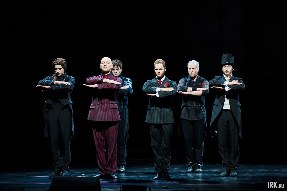 Игра оборачивается реальностью, а шутка – трагедией, и теперь артистам предстоит довести спектакль до конца.