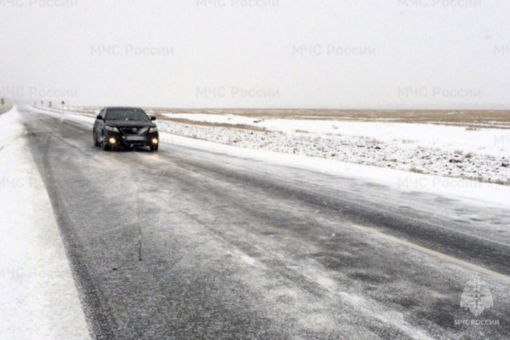 Заснеженная дорога. Фото пресс-службы ГУ МЧС по региону