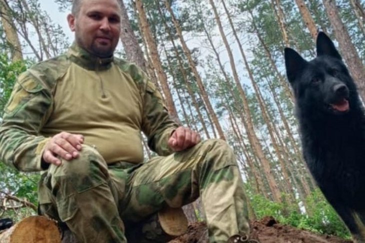 Евгений с псом Донбассом. Фото с сайта международной премии «Мой ласковый и нужный зверь»