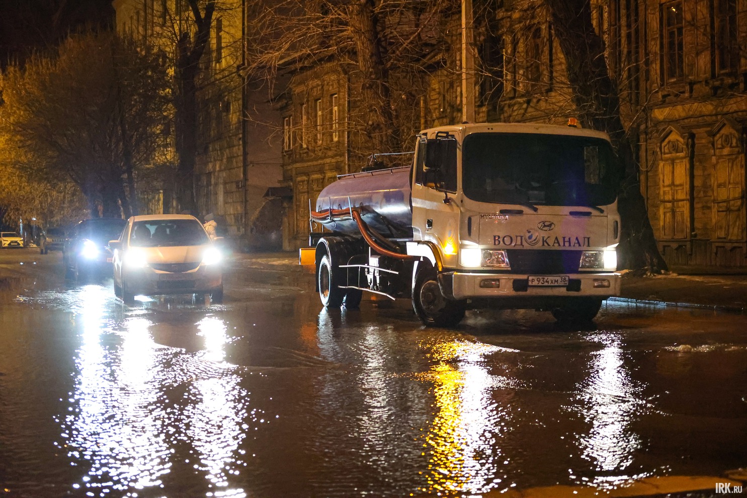 Вечером 13 ноября 2025 года в Правобережном округе Иркутска произошла коммунальная авария на инженерных сетях.