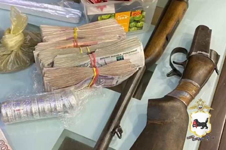 Изъятые предметы. Скриншот из видео ГУ МВД России по Иркутской области