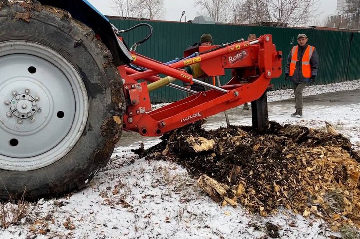 Корчевка пней. Фото пресс-службы мэрии Иркутска