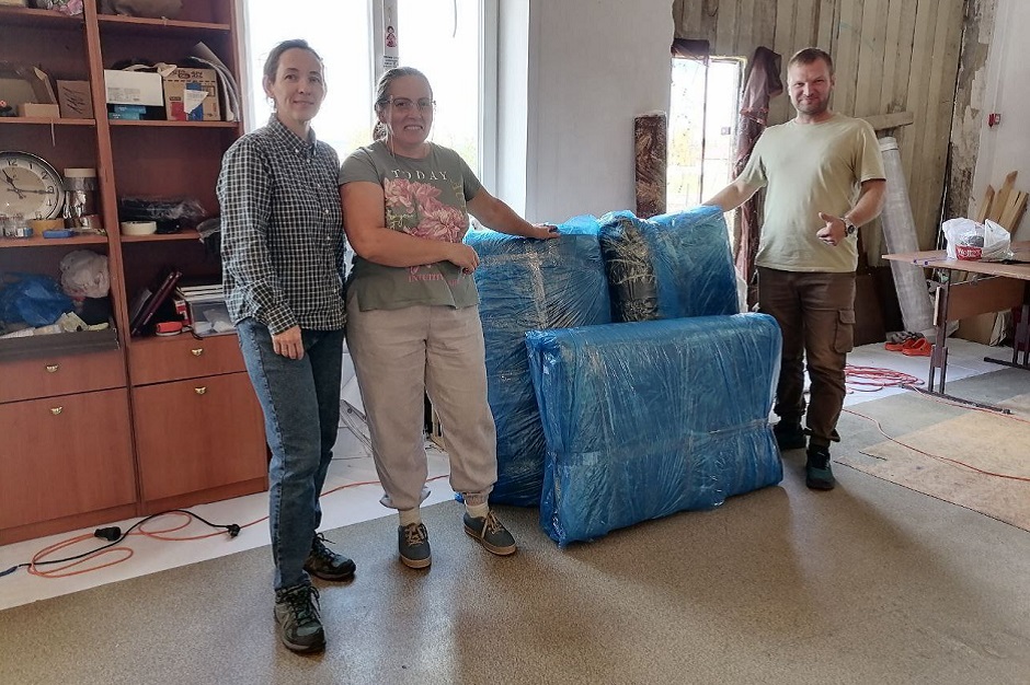 Наталия (крайняя слева) вместе с волонтерами движения «СВОи»