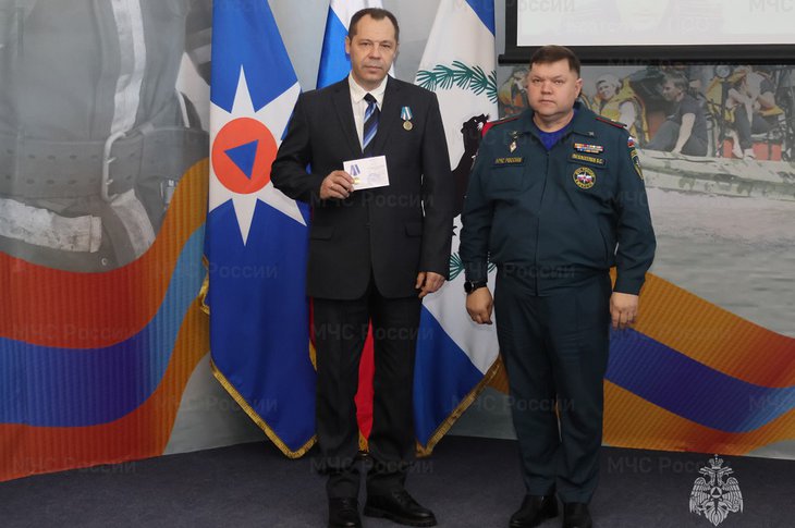 Награждение. Фото пресс-службы ГУ МЧС России по Иркутской области