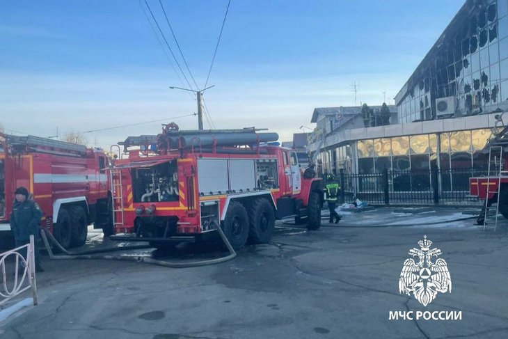 Пожар в ТЦ. Фото пресс-службы ГУ МЧС по региону