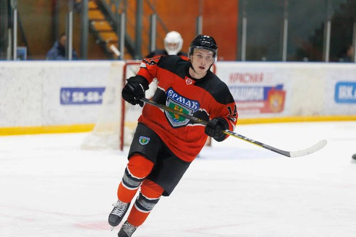 Хоккеист. Фото пресс-службы ХК «Ермак»